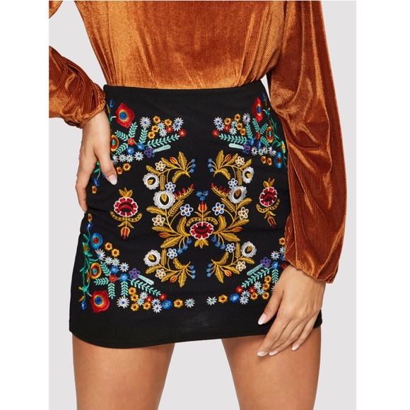 Rouge! Dresses & Skirts - Floral Embroidery Black Mini Pencil Skirt High Rise